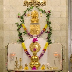 Postkarte AUM Altar im Tempel